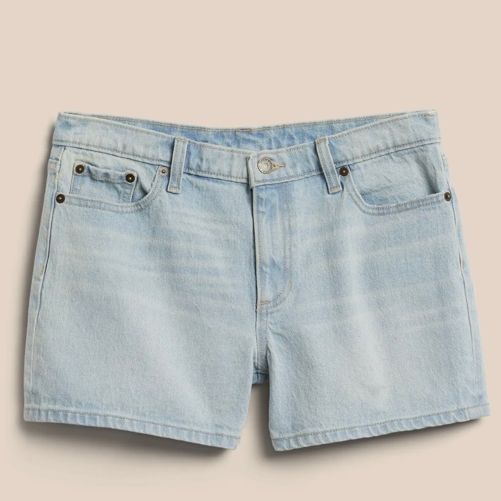 Classic denim shorts in light wash